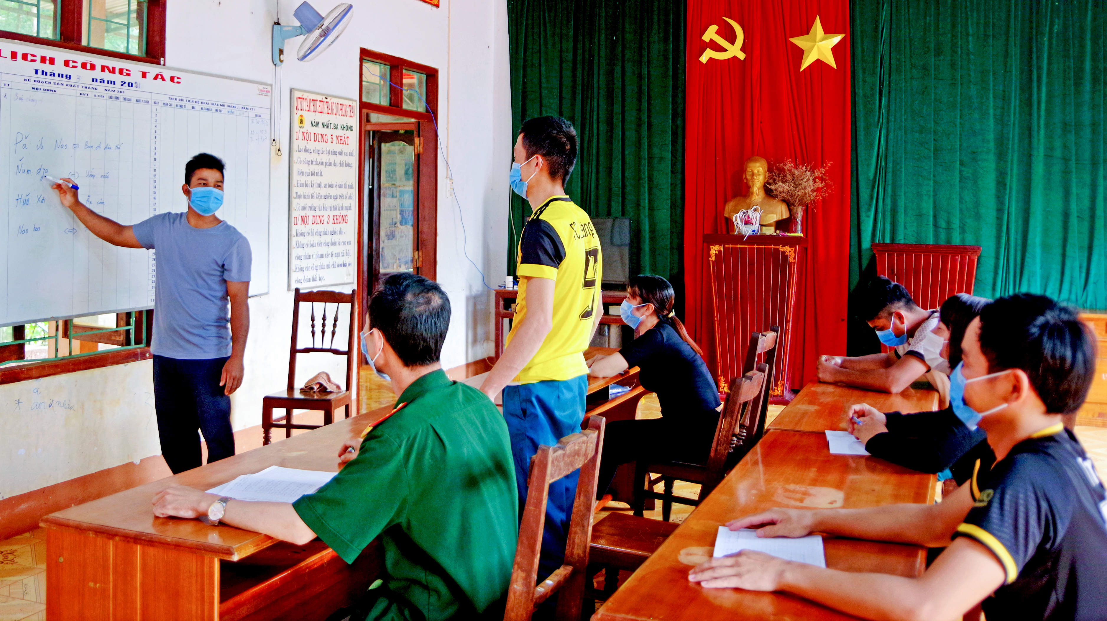 Học tiếng đồng bào góp phần thực hiện thắng lợi nhiệm vụ 